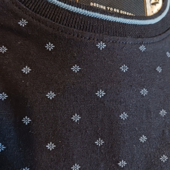 Size Medium Nickel & Iron NY Mens Tee Shirt NWT Luxe Cotton Knit Dark Blue - Picture 3 of 6